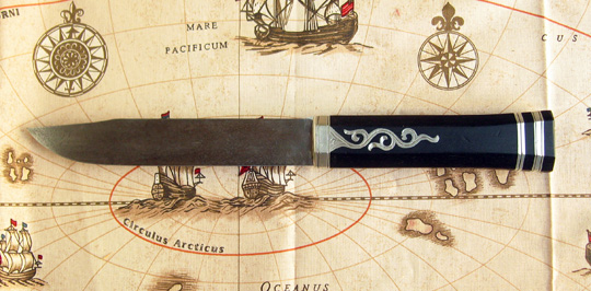 Knife weight: 5oz. (142g).  Point of Balance at the grip/bolster joint.