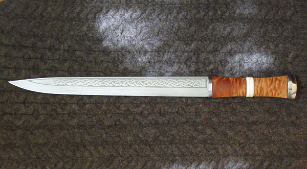 Length:<br/> Overall: 18in (46cm), Blade: 12 1/2in (32cm), Grip: 4 3/4in (12cm).