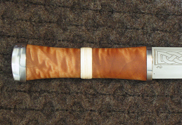 Point of Balance: 1 1/2in (4cm) forward of lower guard.